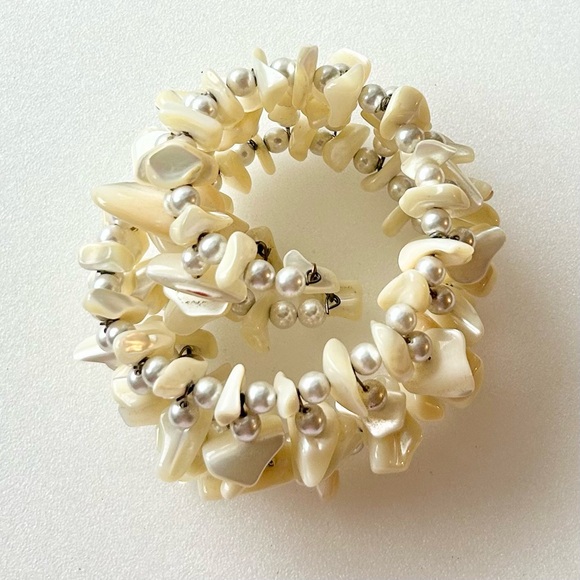 Vintage Glass Pearls and Mother Of Pearl Chips Bangle 8.5โ Flexible 1.25โ Wide - Picture 8 of 8